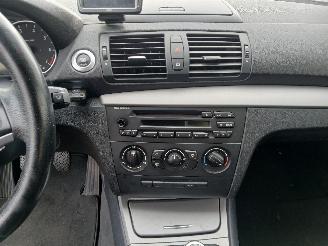 BMW 1-serie 1 serie (E81) Hatchback 3-drs 116i 1.6 16V (N43-B16A) [90kW]  (03-2007=
/12-2011) picture 16