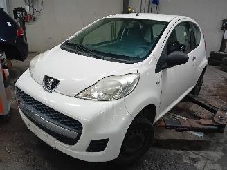 disassembly passenger cars Peugeot 107 107 Hatchback 1.0 12V (384F(1KR)) [50kW]  (06-2005/05-2014) 2011/3