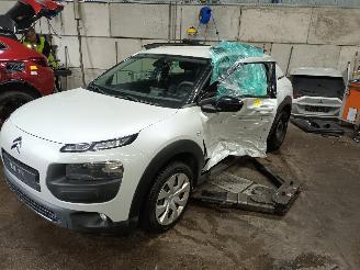 Coche siniestrado Citroën C4 C4 Cactus (0B/0P) Hatchback 5-drs 1.2 PureTech 82 12V (EB2F(HMZ)) [60k=
W]  (09-2014/...) 2017/6