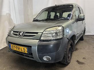 damaged passenger cars Peugeot Partner Partner Combispace MPV 1.6 16V (TU5JP4(NFU)) [80kW]  (07-2001/03-2008)= 2004/10