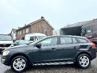 Avarii autoturisme Volvo V-60 Cross country 2.0 D3 150pk 6-bak Polar Pl - nap - navi - xenon - half leer + stoelverw - pdc - trekh 2017/8
