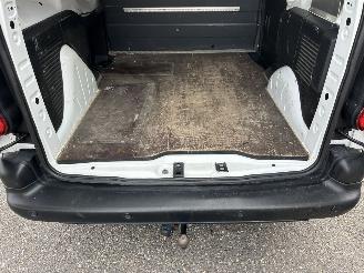 Citroën Berlingo Gereserveerd 1.6 BlueHDI 99pk aut + f1 100 Club Eco S&S - airco - cruise - standkachel - pdc - trekh - klapdeuren - schuifdeur picture 11