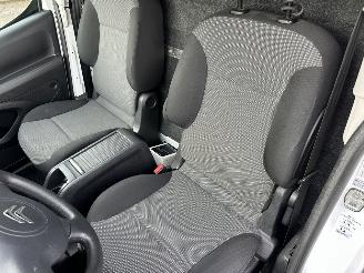 Citroën Berlingo Gereserveerd 1.6 BlueHDI 99pk aut + f1 100 Club Eco S&S - airco - cruise - standkachel - pdc - trekh - klapdeuren - schuifdeur picture 21