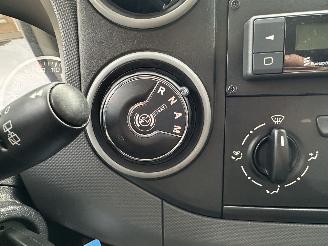 Citroën Berlingo Gereserveerd 1.6 BlueHDI 99pk aut + f1 100 Club Eco S&S - airco - cruise - standkachel - pdc - trekh - klapdeuren - schuifdeur picture 19