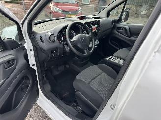 Citroën Berlingo Gereserveerd 1.6 BlueHDI 99pk aut + f1 100 Club Eco S&S - airco - cruise - standkachel - pdc - trekh - klapdeuren - schuifdeur picture 22