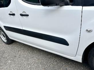 Citroën Berlingo Gereserveerd 1.6 BlueHDI 99pk aut + f1 100 Club Eco S&S - airco - cruise - standkachel - pdc - trekh - klapdeuren - schuifdeur picture 76