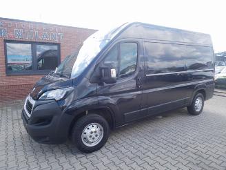 krockskadad bil bedrijf Peugeot Boxer L2H2 2021/2