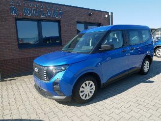 krockskadad bil auto Ford Tourneo Courier  2024/6