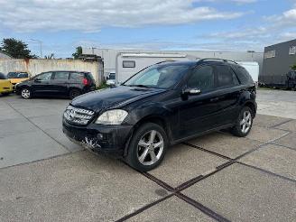 krockskadad bil bedrijf Mercedes Ml-klasse 320 CDI 2005/1