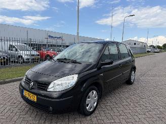 krockskadad bil auto Renault Scenic 1.6 16V 82Kw Clima 2006/9