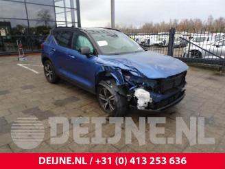 Vrakbiler auto Volvo XC40 XC40 (XZ), SUV, 2017 1.5 T2 12V 2021/5