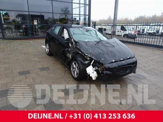 Coche siniestrado Volvo V-40 V40 (MV), Hatchback 5-drs, 2012 / 2019 2.0 D2 16V 2015/11