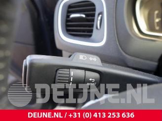 Volvo V-40 V40 (MV), Hatchback 5-drs, 2012 / 2019 1.5 T2 16V Geartronic picture 23