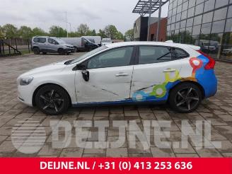 Volvo V-40 V40 (MV), Hatchback 5-drs, 2012 / 2019 2.0 D4 16V picture 4