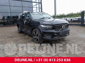 Vrakbiler auto Volvo XC40 XC40 (XZ), SUV, 2017 1.5 T3 12V 2021/6