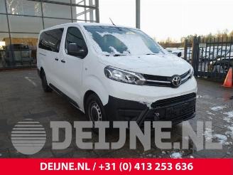Vrakbiler auto Toyota ProAce ProAce Verso, Bus, 2016 1.5 D-4D 120 2021/3