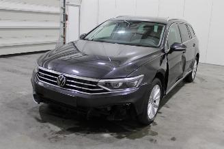 Volkswagen Passat  picture 1