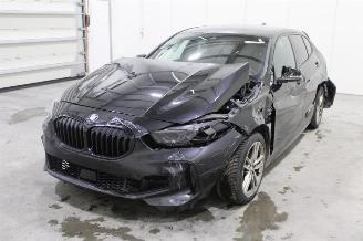damaged passenger cars BMW 1-serie 118 2024/1
