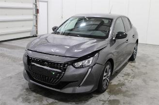 Damaged car Peugeot 208  2023/7