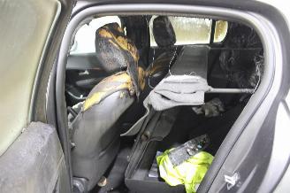 Peugeot 208  picture 13