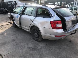Skoda Octavia BENZINE - 1000CC - 6VIT picture 1
