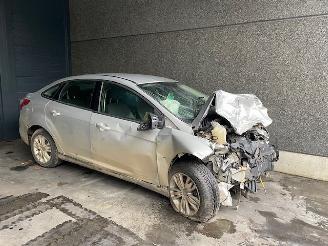 Salvage car Ford Focus III Sedan 2011 1.6 TDCi 95 Sedan 4Dr Diesel 1.560cc 70kW FWD 2010-07 2011/4