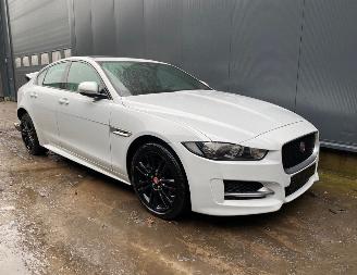 Vrakbiler auto Jaguar XE XE Sedan 2016 2.0d 180 16V Sedan 4Dr Diesel 1.999cc 132kW 2016/8