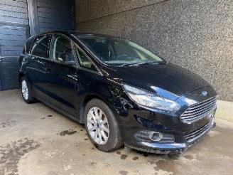 Damaged car Ford S-Max (WPC) MPV 2015 2.0 TDCi 150 16V MPV  Diesel 1.997cc 110kW (150pk) FWD 2017/6