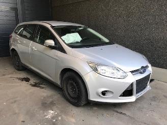 Coche siniestrado Ford Focus III Wagon Combi 2010 / 2018 1.0 Ti-VCT EcoBoost 12V 100 Combi/o  Benzine 998cc 74kW (101pk) FWD 2014/4