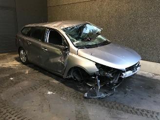 Auto da rottamare Peugeot 308 SW (L4/L9/LC/LJ/LR) Combi 5-drs 2021 1.5 BlueHDi 130 Combi/o 4Dr Diesel 1.499cc 96kW (131pk) FWD 2021/1