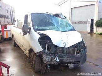 krockskadad bil auto Renault Master 2300 diesel 2011/1