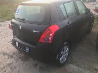 skadebil auto Suzuki Swift benzine-1300cc-5vit 2017/1