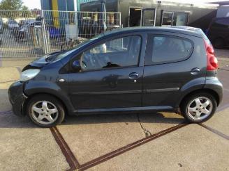 Peugeot 107 107, Hatchback, 2005 / 2014 1.0 12V picture 2