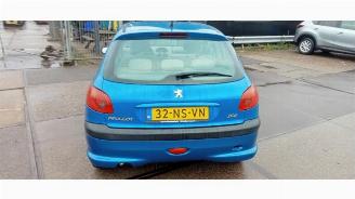 Peugeot 206 206 (2A/C/H/J/S), Hatchback, 1998 / 2012 1.6 16V picture 3