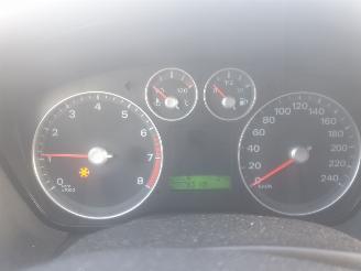 Ford Focus 1.6 ghia picture 11