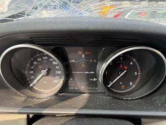 Land Rover Discovery 3.0D HSE picture 18