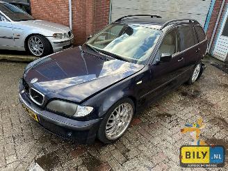 krockskadad bil auto BMW 3-serie E46 320i M54B22 orient-blau metallic (317) 2002/1