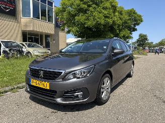 skadebil auto Peugeot 308 1.2 PureTech Blue Lease Executive 2020/1