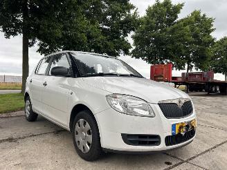 krockskadad bil auto Skoda Fabia 1.2i Hatchback 4Dr Benzine 1.198cc 44kW (60pk) FWD 2009-03/2011-10  CHFA 2010/2