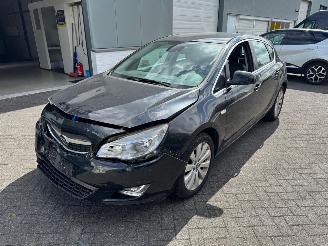 krockskadad bil auto Opel Astra 1.4 Turbo Anniversary Edition 120PK! 2012/5