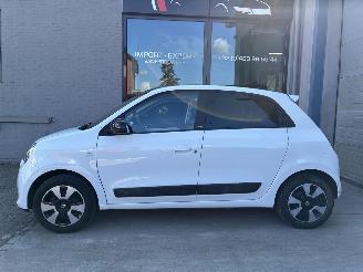 damaged passenger cars Renault Twingo RENAULT TWINGO 1.0I 2017 2017/11