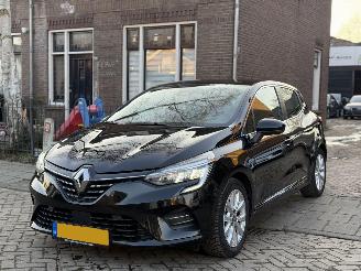 Avarii autoturisme Renault Clio 1.6 E-Tech Hybrid 140 Intens AUTOMAAT 2021/1