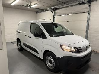 krockskadad bil auto Peugeot Partner  2025/4